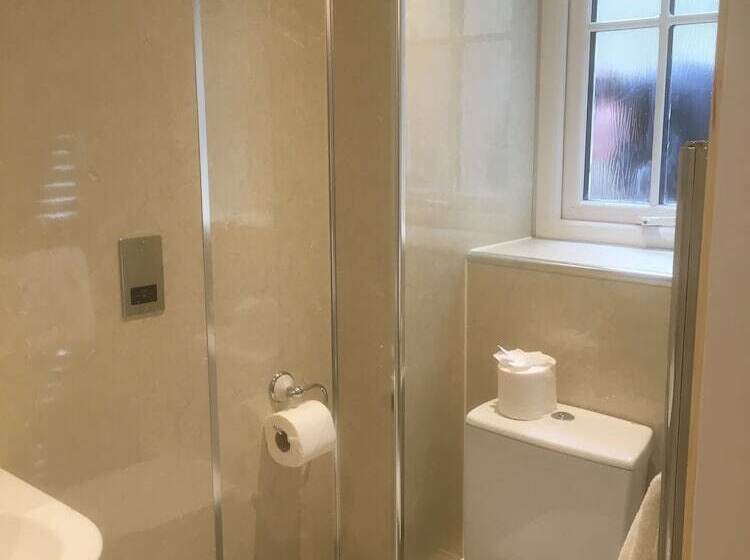 חדר סטנדרט, The Waterwheel