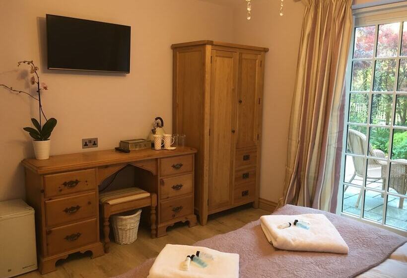 חדר סטנדרט, The Waterwheel