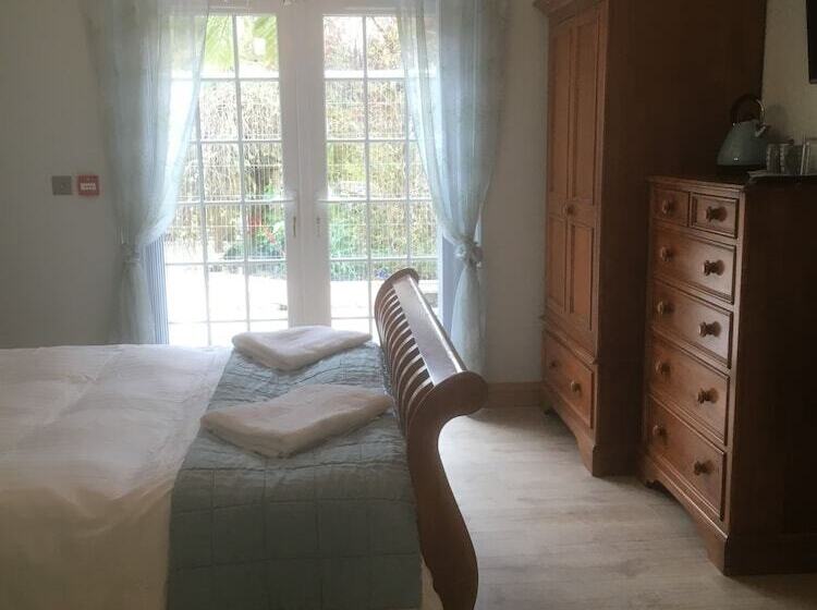 חדר סטנדרט, The Waterwheel