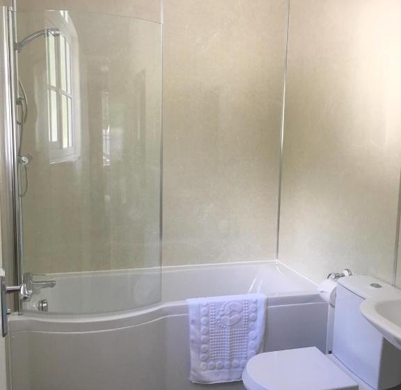 חדר סטנדרט, The Waterwheel