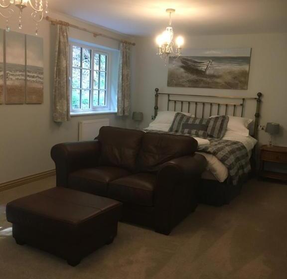 סוויטת ג'וניור, The Waterwheel