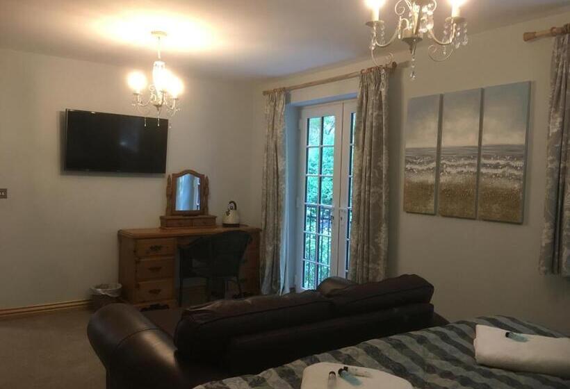 סוויטת ג'וניור, The Waterwheel