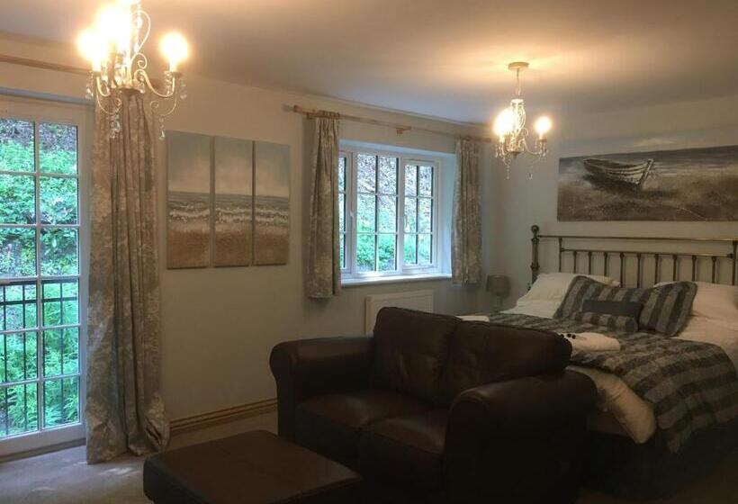 סוויטת ג'וניור, The Waterwheel