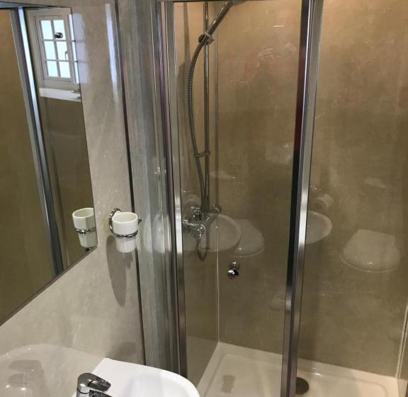 חדר בסיסי, The Waterwheel