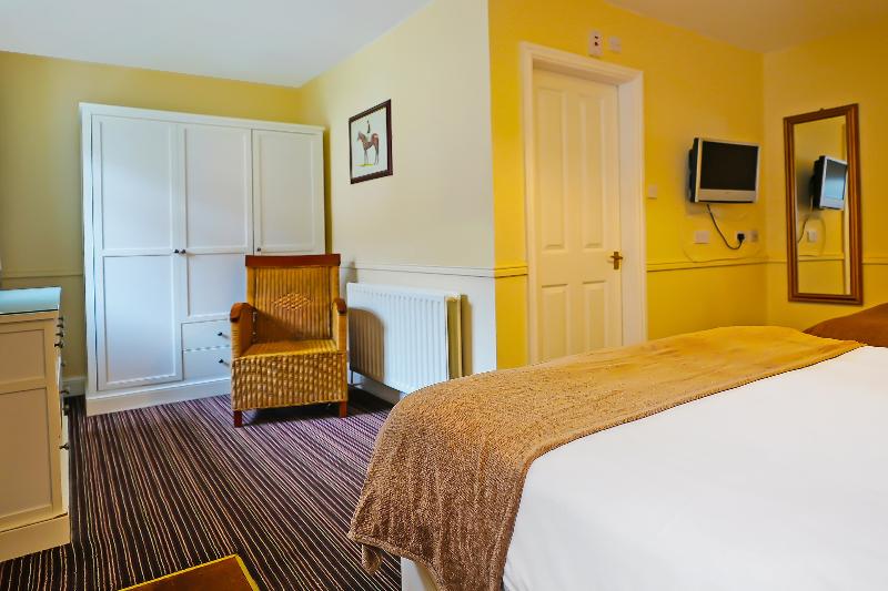 Семейный Номер, The White Horse