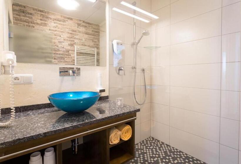 جناح كومفورت, Mountainclub Hotel Ronach