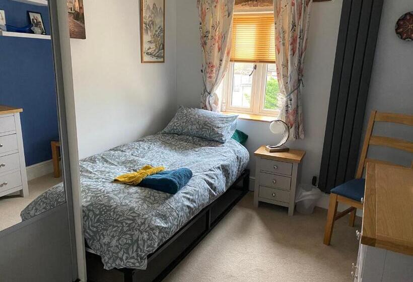 חדר סטנדרד יחיד חדר אמבטיה משותף, Silverstone Bed And Breakfast