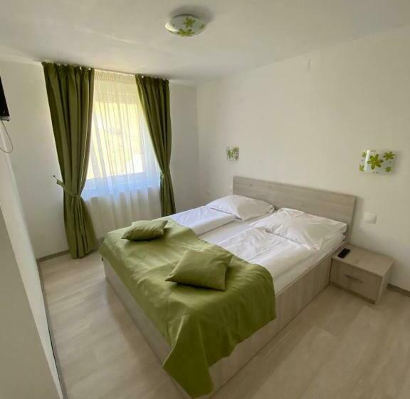 شقة غرفتين, Pensiunea Padurea Verde