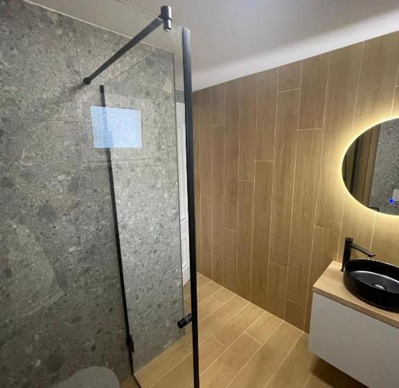 إستوديو ديلوكس, Pensiunea Padurea Verde