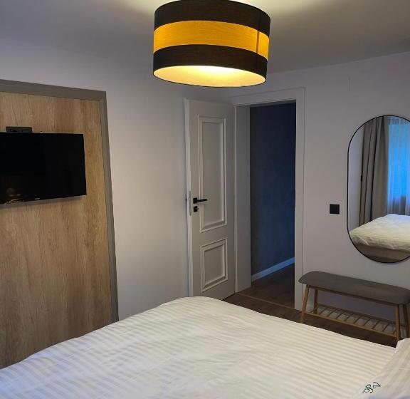 إستوديو ديلوكس, Pensiunea Padurea Verde