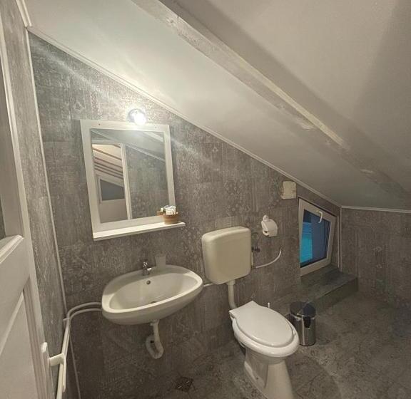 جناح, Pensiunea Padurea Verde