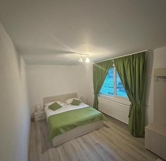 جناح, Pensiunea Padurea Verde