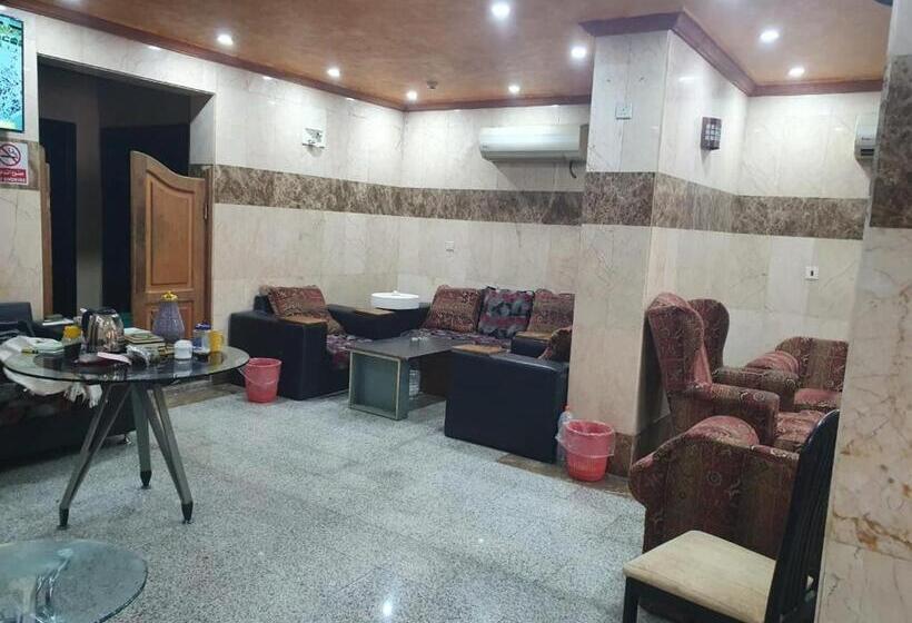 Номер Стандарт Трехместный, الراوي العزيزية