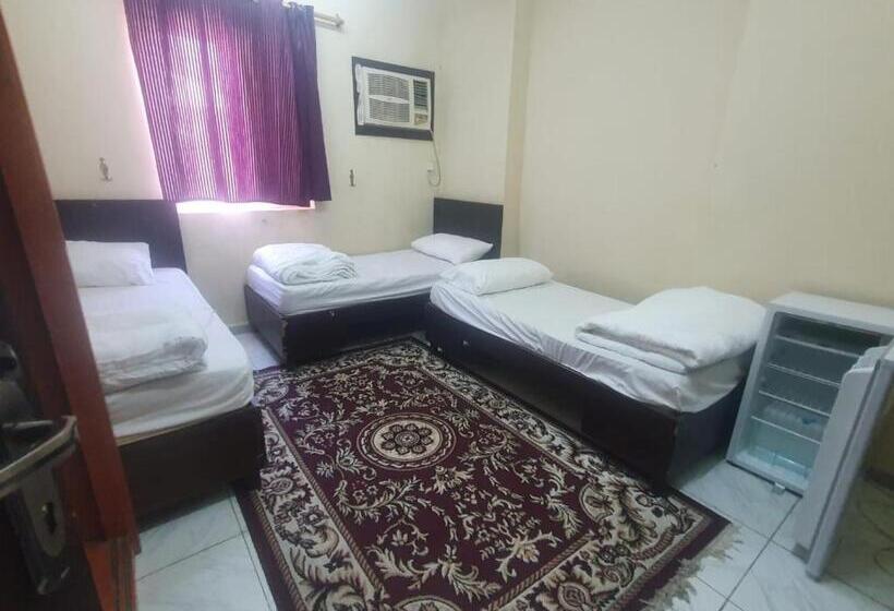 Номер Стандарт Трехместный, الراوي العزيزية