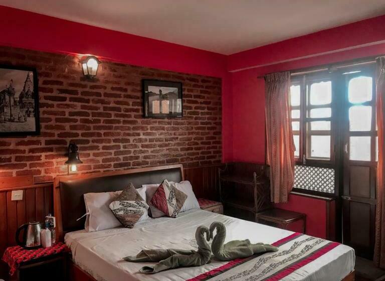 اتاق لوکس با بالکن, New Shiva Guest House