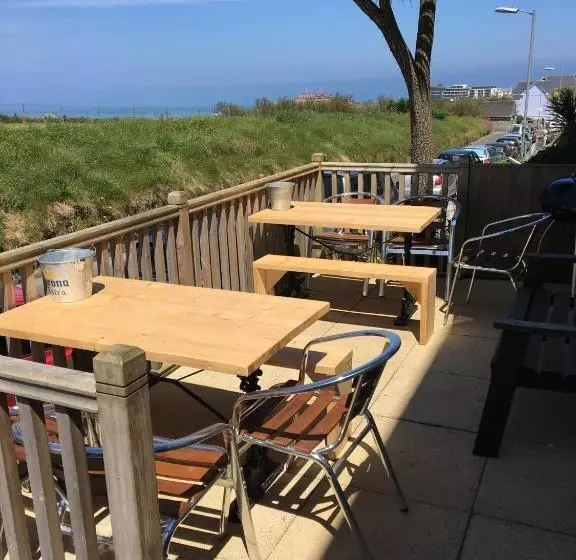 スタンダードルーム, Breakers Guest House