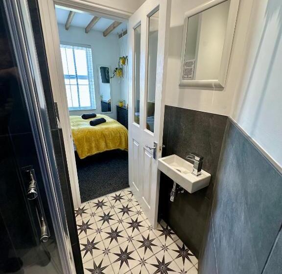 Номер Стандарт, Breakers Guest House