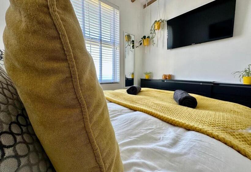 Номер Стандарт, Breakers Guest House