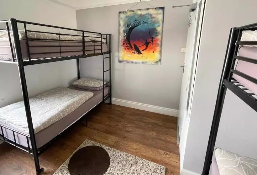 浴室共有スタンダード4人用ルーム, Breakers Guest House