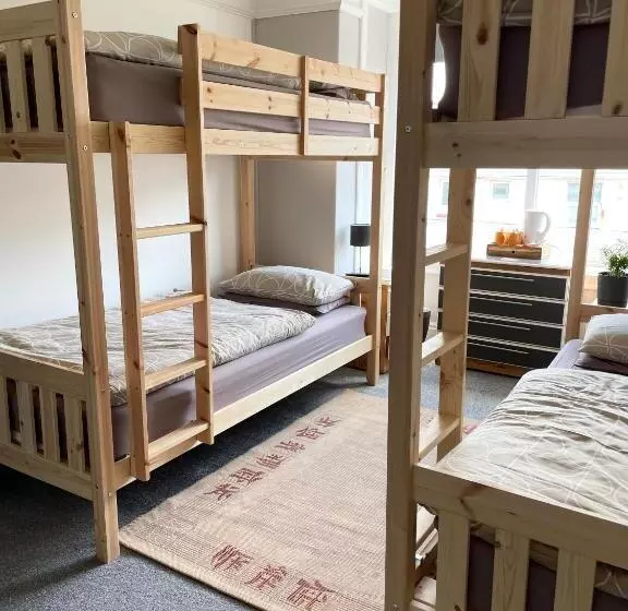 スタンダード4人部屋, Breakers Guest House
