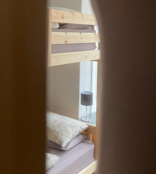 Четырехместный Номер Стандарт, Breakers Guest House