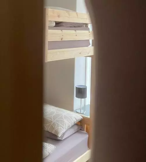 スタンダード4人部屋, Breakers Guest House