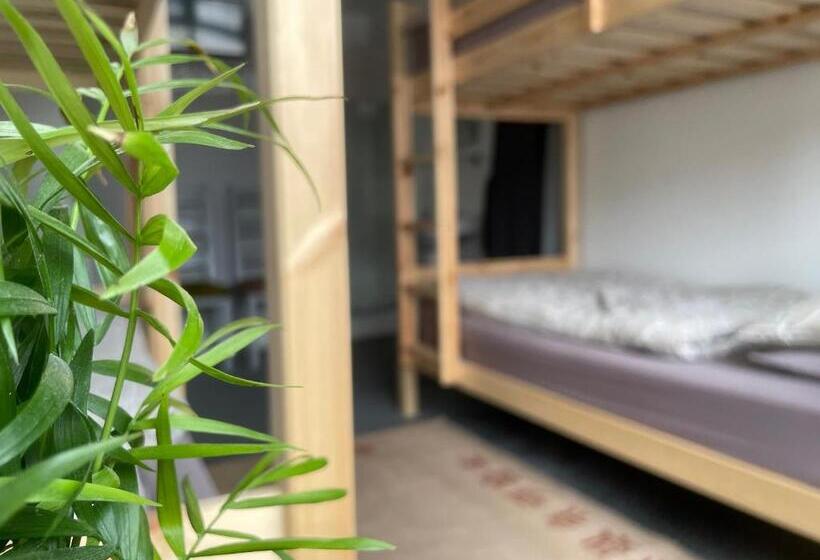 Четырехместный Номер Стандарт, Breakers Guest House