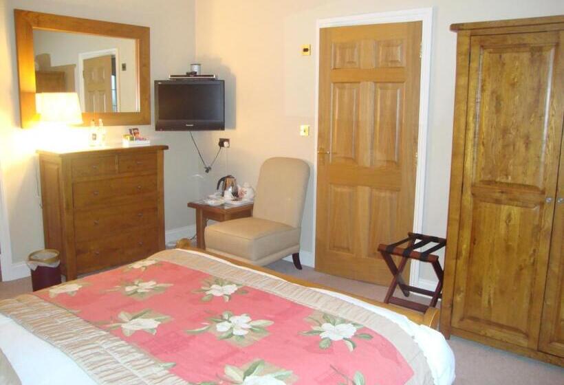 带大床的标准间, The Paddock