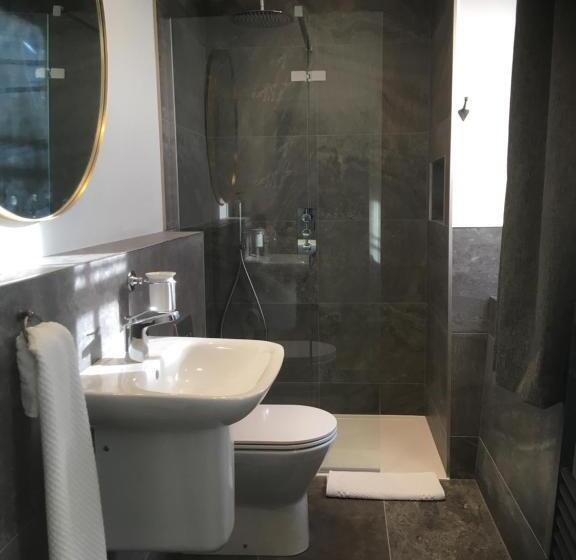 标准间, The Thirsty Scholar