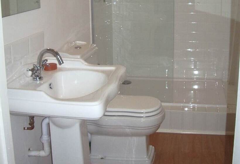 标准间, The Thirsty Scholar