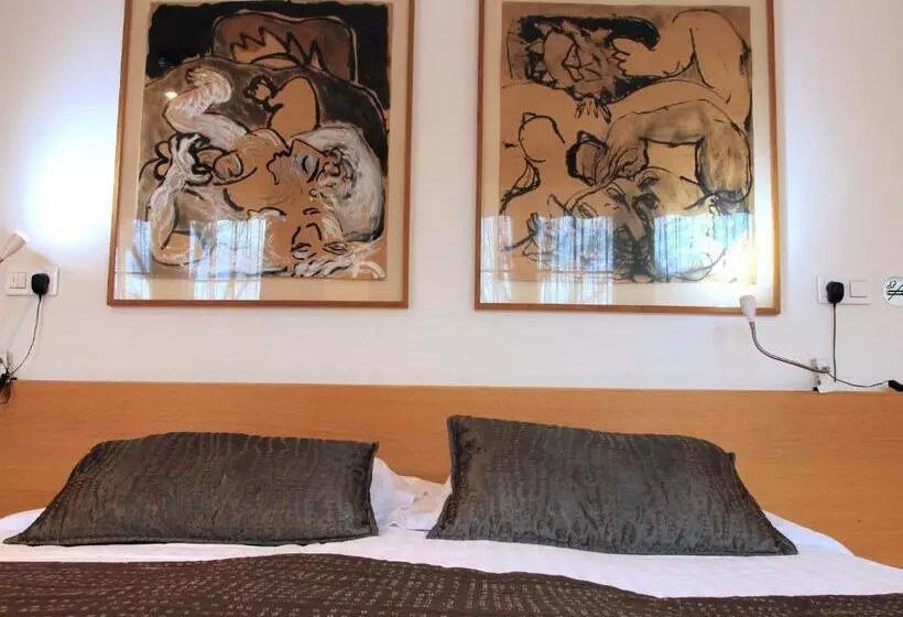 Sviitti Parveke, Art Hôtel