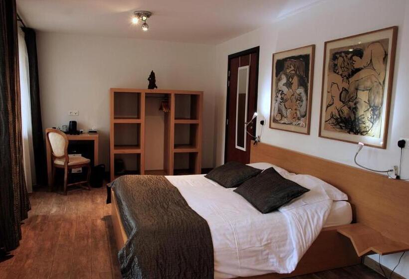 סוויטה עם מרפסת, Art Hôtel