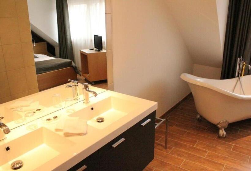 סוויטה, Art Hôtel