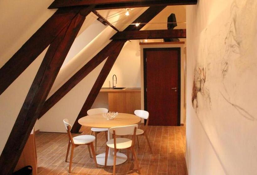 Люкс, Art Hôtel
