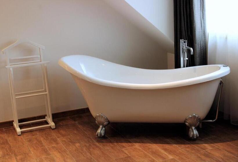 סוויטה, Art Hôtel