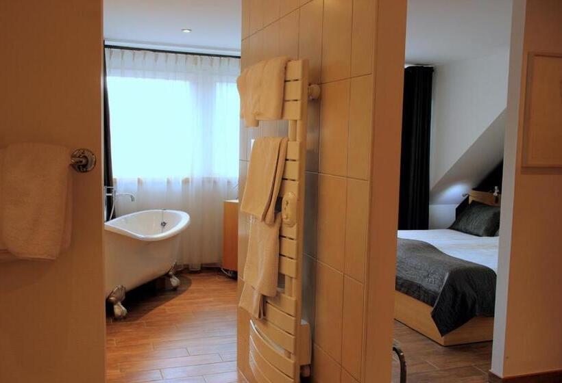 סוויטה, Art Hôtel