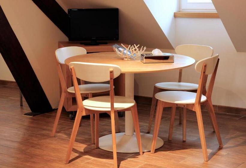 סוויטה, Art Hôtel