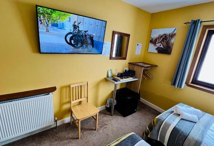 Номер Стандарт Трехместный, Aultguish Inn