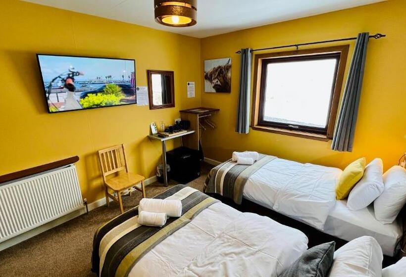 Номер Стандарт Трехместный, Aultguish Inn