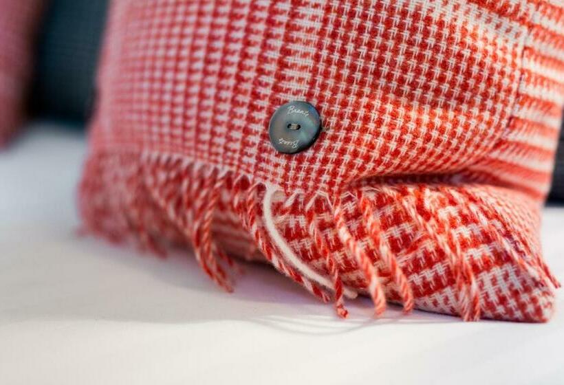 ファミリールーム, Derby Arms