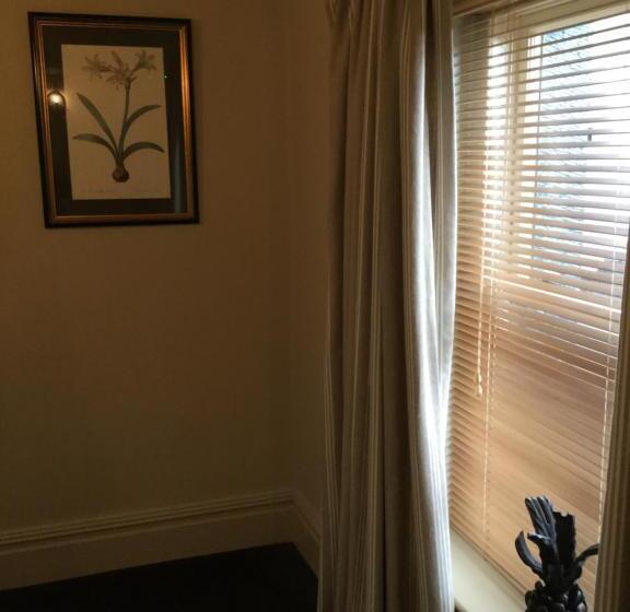 ファミリールーム, Derby Arms