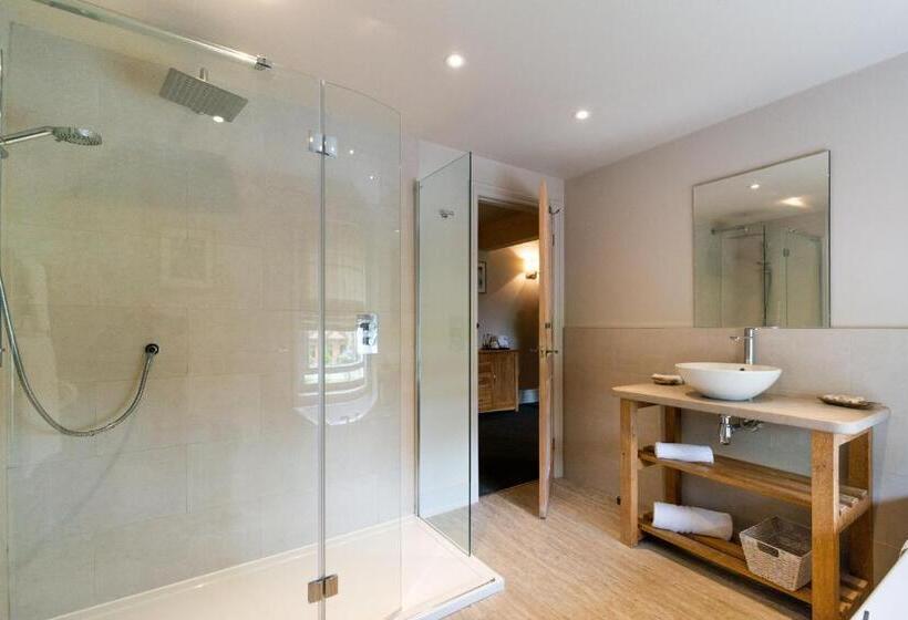 ファミリールーム, Derby Arms