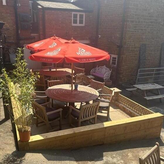 豪华房间, Bartholomew Arms