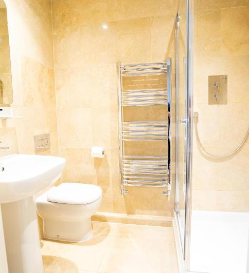 디럭스 룸 킹사이즈 침대, The Bear & Swan