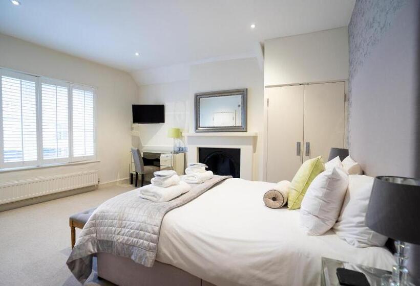 디럭스 룸 킹사이즈 침대, The Bear & Swan