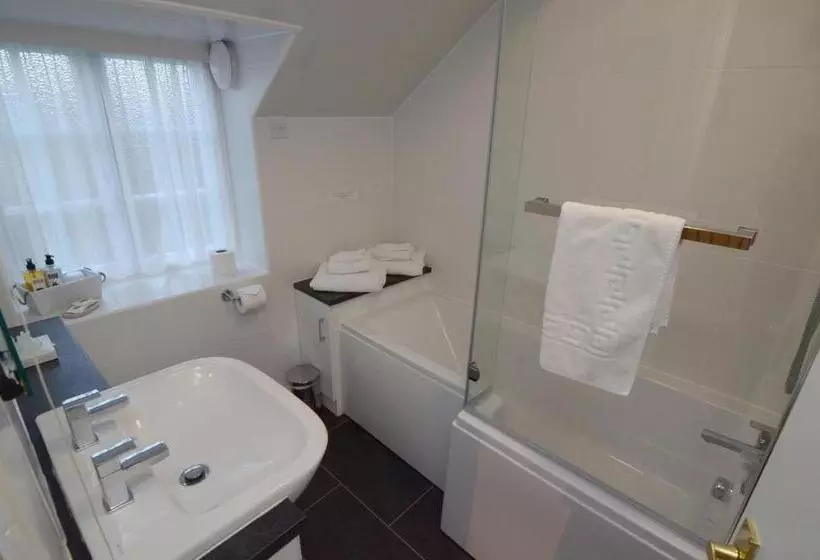 Standard Neljän Hengen Huone, Ellerby Country Inn