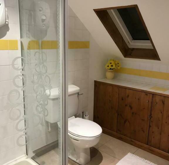 غرفة قياسية سرير كينج, The Pear Tree