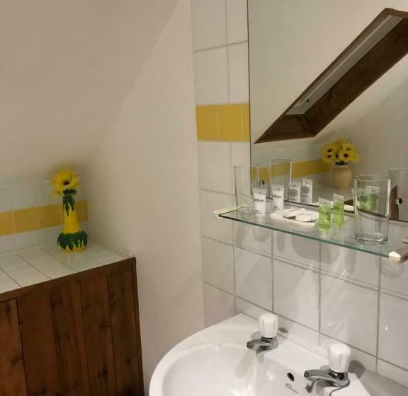 غرفة قياسية سرير كينج, The Pear Tree