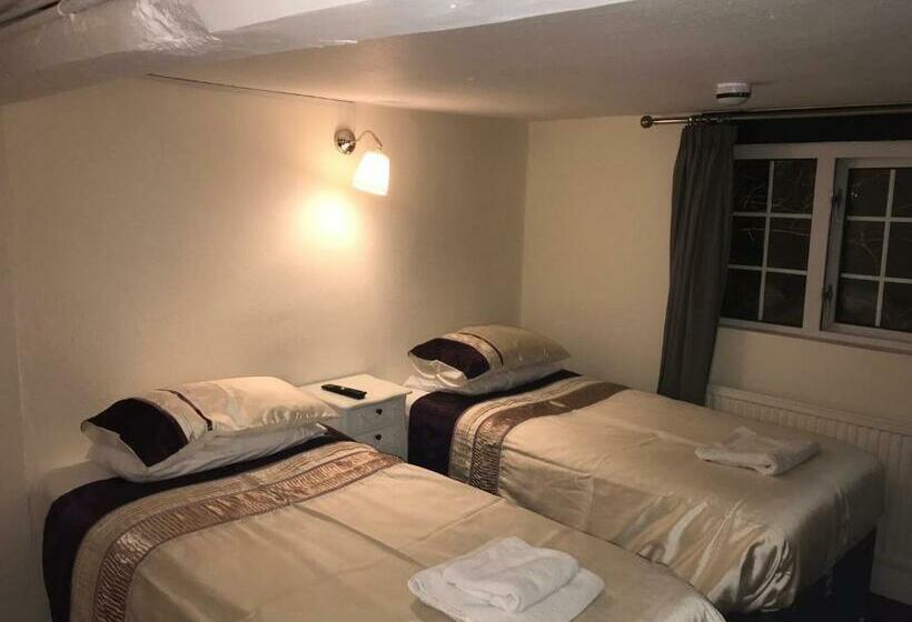 غرفة عائلية, The Pear Tree