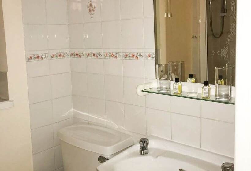 غرفة قياسية, The Pear Tree